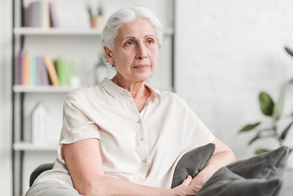 agadi nwanyị nwere wrinkles
